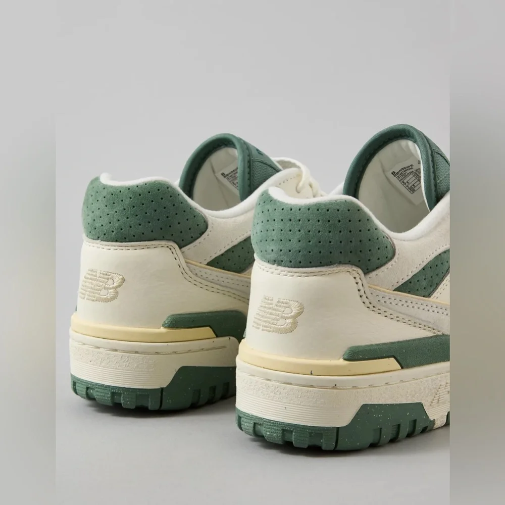 NWT • New Balance • Green 550 Sneaks • Size 6.5 Men/8 Women • 💚🤍 - Picture 6 of 16
